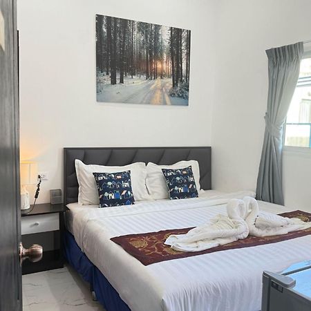 Heaven House Restro & Bar Hotel Patong Bagian luar foto
