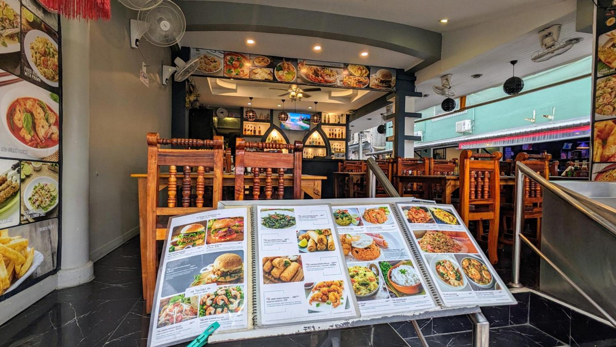 Heaven House Restro & Bar Hotel Patong Bagian luar foto