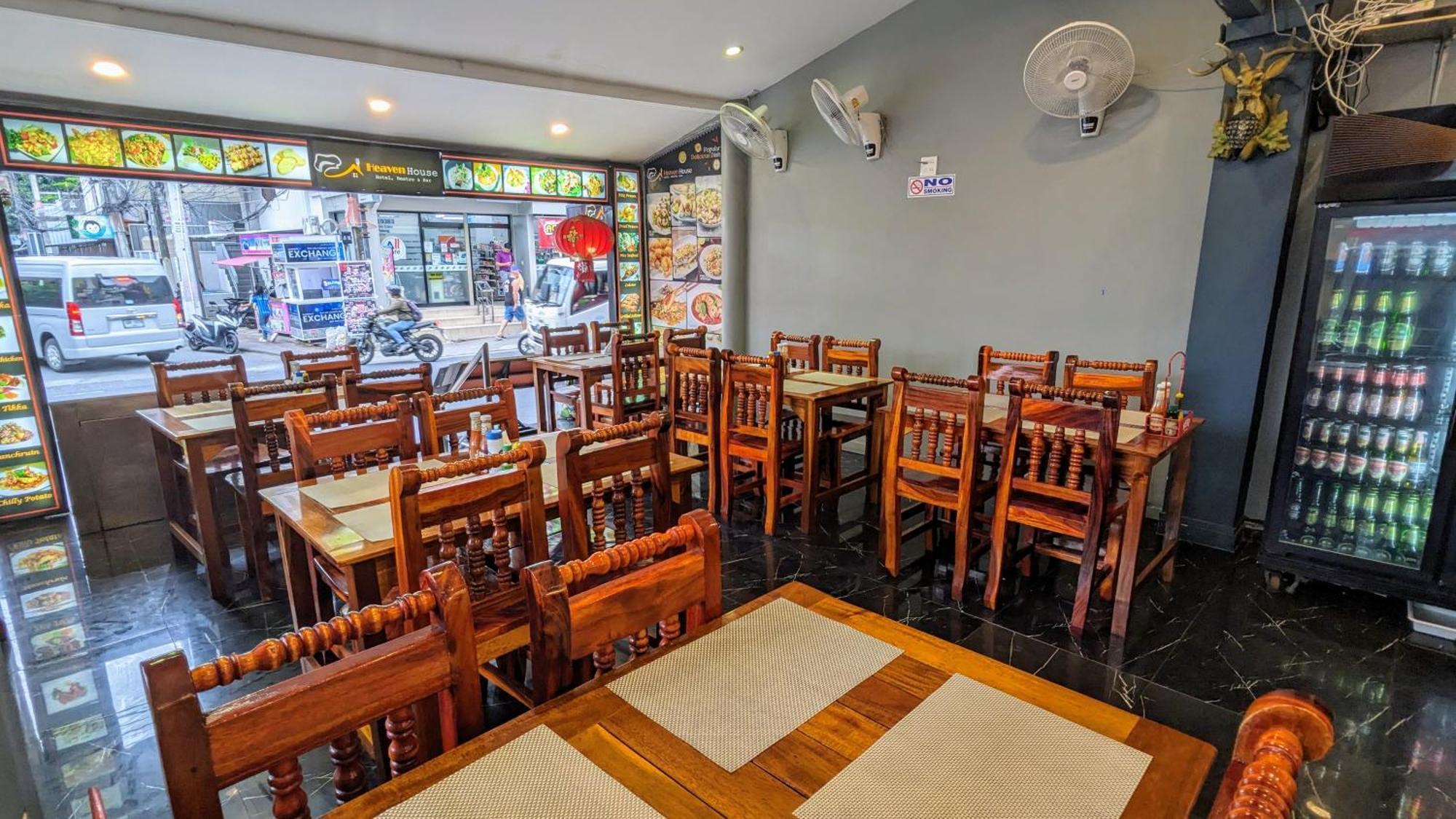 Heaven House Restro & Bar Hotel Patong Bagian luar foto