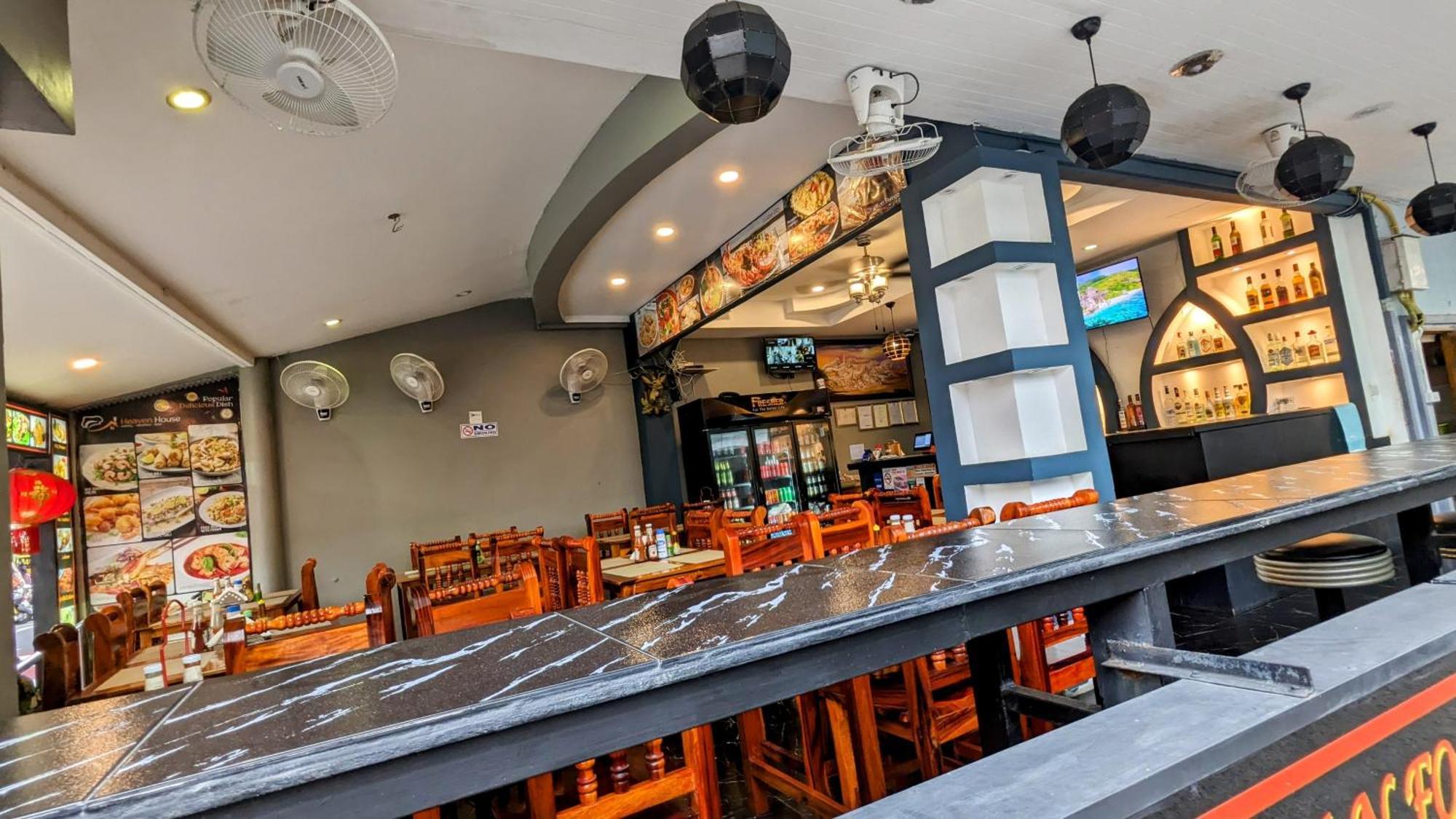 Heaven House Restro & Bar Hotel Patong Bagian luar foto