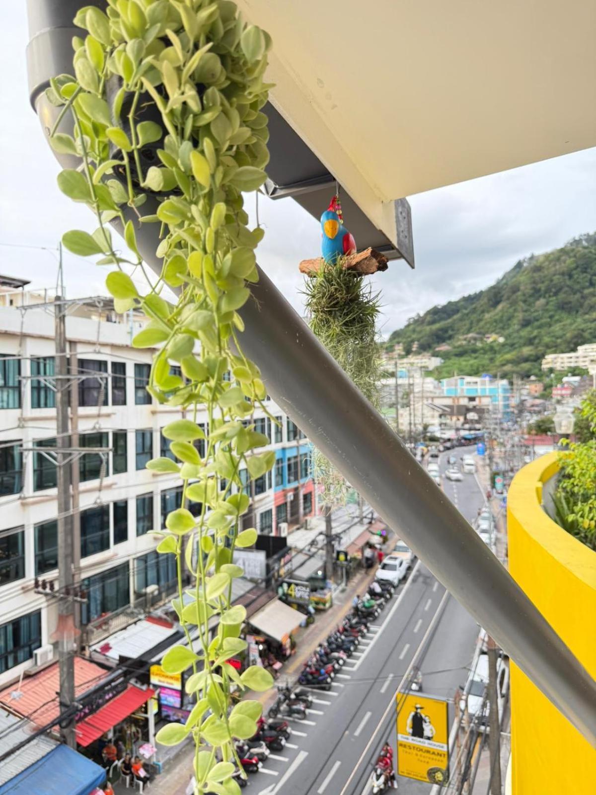 Heaven House Restro & Bar Hotel Patong Bagian luar foto