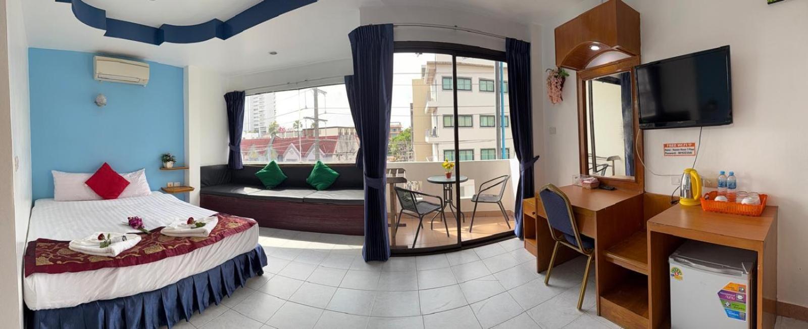Heaven House Restro & Bar Hotel Patong Bagian luar foto