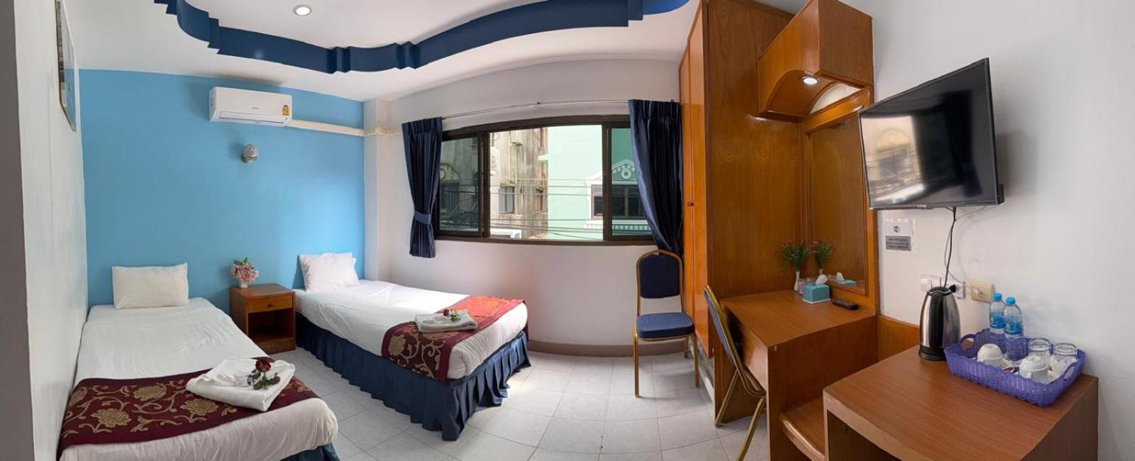 Heaven House Restro & Bar Hotel Patong Bagian luar foto