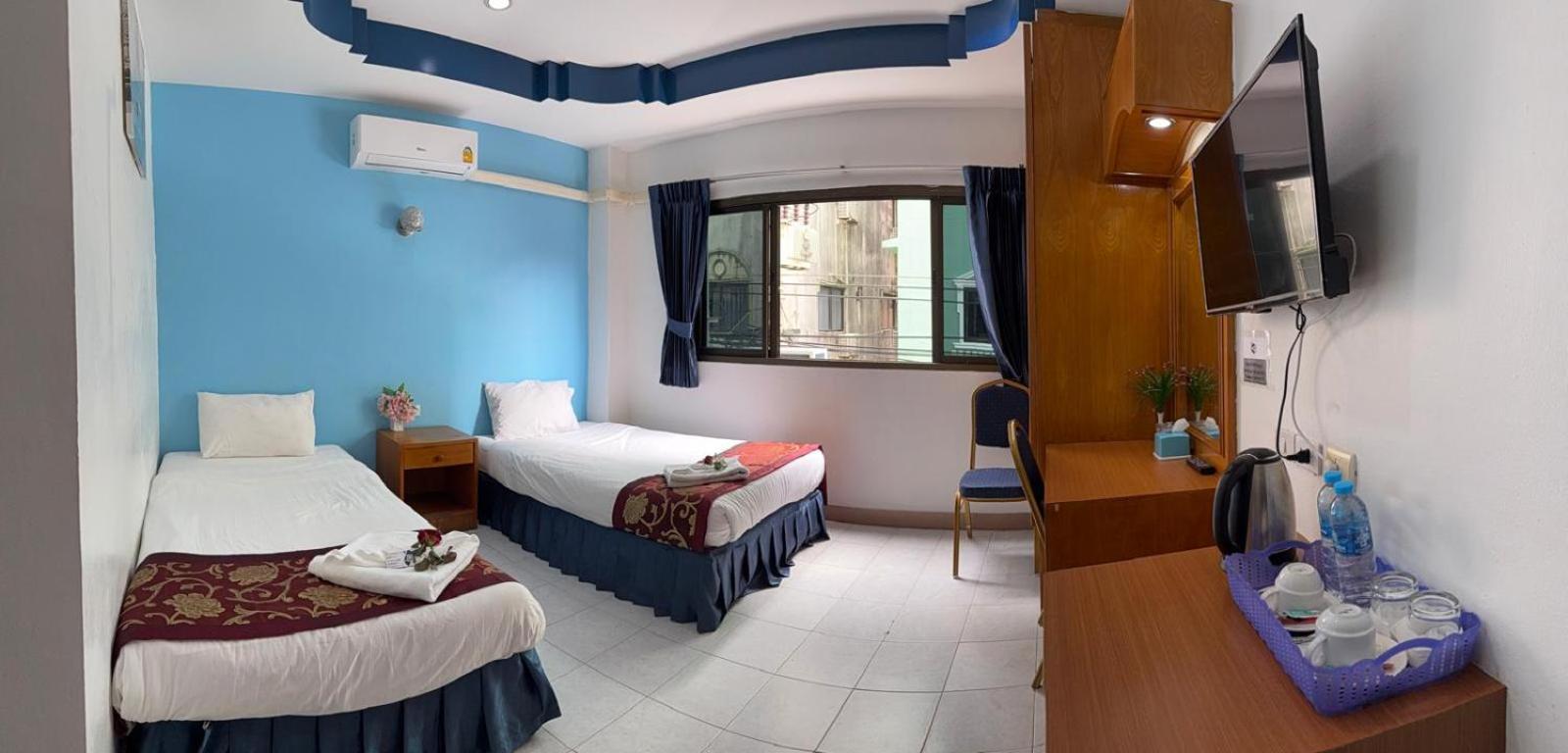 Heaven House Restro & Bar Hotel Patong Bagian luar foto
